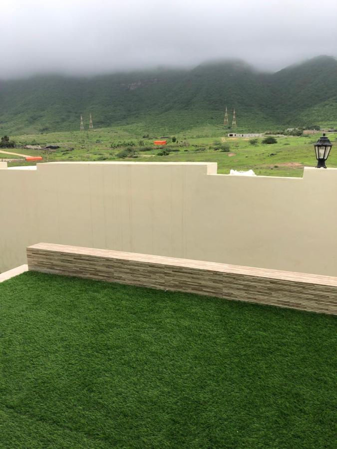 Taqah Hills; طاقة هيلز *